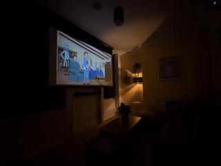 Central Seaside Apartment with Home Cinema - 4