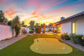 Modern Escape with Pool Ping Pong & Putting Green - Phoenix - 9