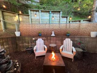 Arcata Forest Retreat Peaceful Redwood Suite 5 min to Downtown Arcata w Private Patio Fountain & Fire Pit - Arcata - 1