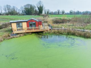 Red Sheds Cabin 'Herons Den' - 1