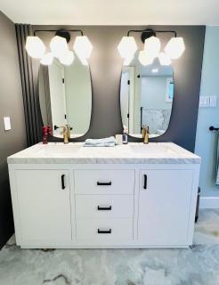 Luxury Modern Retreat I Spacious, Private & Serene - 4