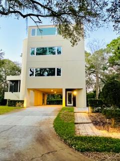 Luxury Modern Retreat I Spacious, Private & Serene - 3