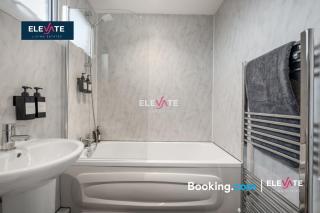 Premium Offers, Last-Minute Secure, 3 Bedroom House, Free Parking, Sleeps Up to 5, Private Garden, Elevate Living Estates Short Lets & Serviced Apartments Northampton - 1