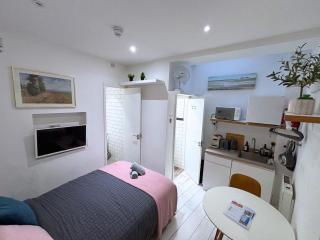 Charm Retreat in central Brighton- Studio Ap with kitchenette - Brighton & Hove - 8