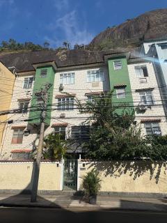 Studios confortáveis na URCA, perto Pão de Açucar, reformados, WI-FI, TV e ar condicionado SPLIT, pauloangerami MC103 - 0