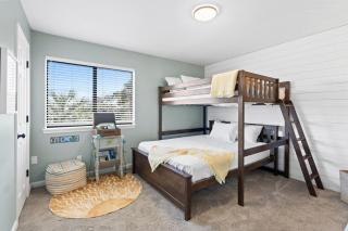 Pet-friendly condo, less than 5 min walk to beach, beach chairs, wagon, umbrella etc. included! - 4