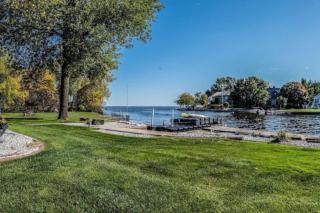 Green Bay Waterfront Home - 8