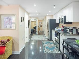 Private - Spacious with Jacuzzi and Great Location - Mississauga - 3