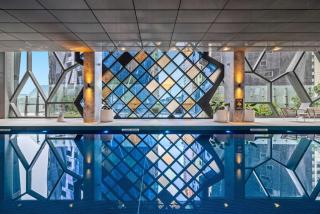 Elegant 2 Bed CBD Heated Pool Gym Sauna Balcony - 6