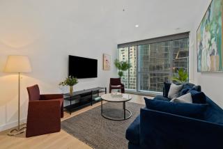 Elegant 2 Bed CBD Heated Pool Gym Sauna Balcony - 7