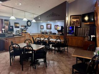 Fossil Creek Hotel & Suites - 1