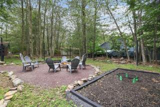 Cozy Hot Tub 4BR Poconos Home Near All Attractions - Tobyhanna - 6