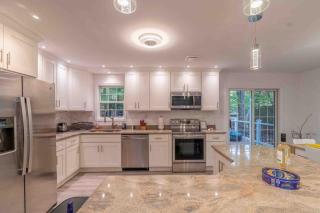 Luxury 6BR Pocono Home In Heart of All Attractions - Tobyhanna - 5