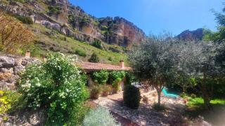 Casa Corazón de piedra en el Río Dulce - Aragosa - 0