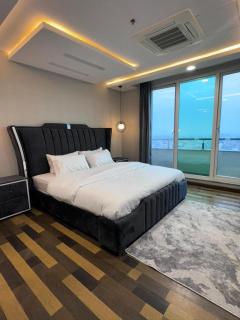 Premium Gold Crest luxury Apartments with high end amainties - Lahore - 9
