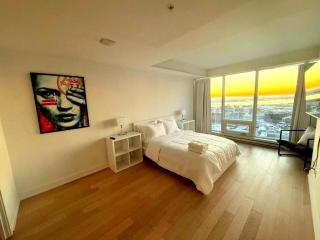 Spectacular Skyline Views - Downtown Montreal - Luxury Condo & Penthouse - Montreal - 6
