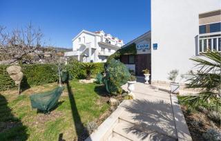 Gorgeous Apartment In Kastel Stafilic - 4