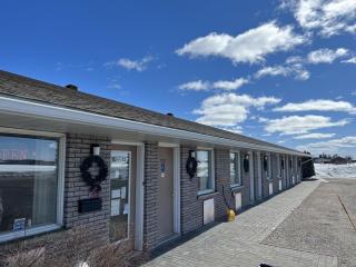 Earlton Motel - 5