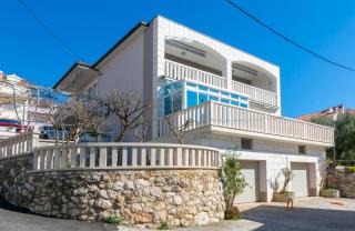 Apartments Urlicic - Omiš - 1