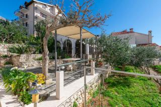 Apartments Urlicic - Omiš - 5