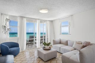 Beachfront Isla Verde Beach Balcony View Pool - San Juan - 9