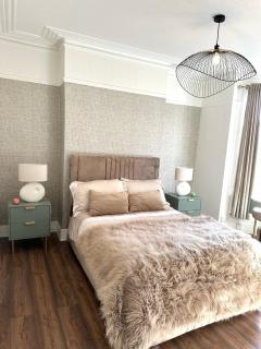 Luxe 4BR Retreat - London - 3