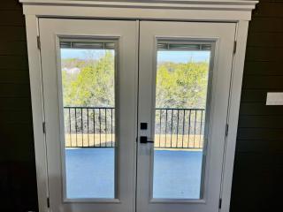 NEW Stunning Views & Lake Access Villa - 1