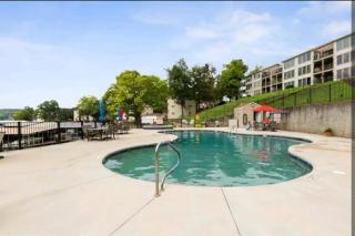 Lakeview Retreat - Lake Ozark - 5