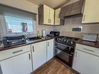 Homely Caravan With Outside Decking Ref 20381Bs - 4
