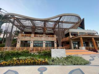 Luxury condo by the beach - 4