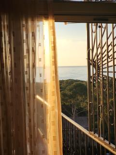 Modern & Homely Beach Condo - Golem - 8