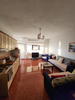 Modern & Homely Beach Condo - Golem - 1