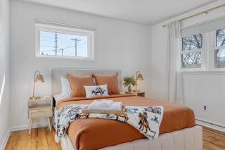 Western Wentzville Bungalow by StayLage - 9