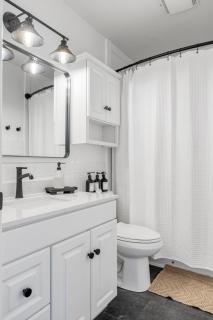 Western Wentzville Bungalow by StayLage - 4