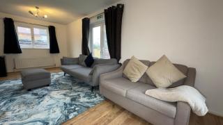 Sleek 3 - Bed Home, Stylish and Luxurious - 8