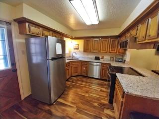 Valley Condo 117 - Creekside - WiFi - Hot Tub - Fireplace - Washer - Dryer - Playground - Red River - 8