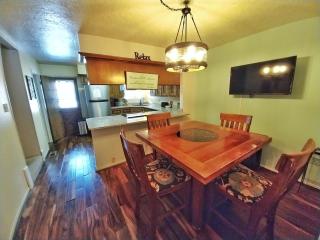 Valley Condo 117 - Creekside - WiFi - Hot Tub - Fireplace - Washer - Dryer - Playground - 2