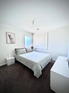 Private second-floor suite near Knox Westfield! - Wantirna South - 4