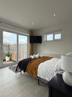 Cosy hideaway with private patio - Worcester Park - 9