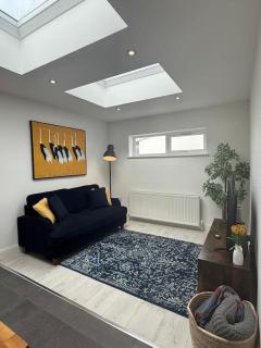 Cosy hideaway with private patio - Worcester Park - 8