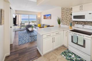 Ilikai Collection 4- Amazing views, beachfront. - Honolulu - 4