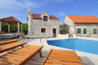 Holiday home in upa Srednja near Makarska w pool - Župa Srednja - 0