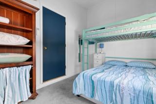 Cozy apartment, private beach & jacuzzi - 3