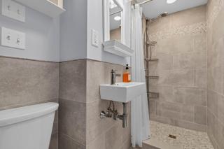 Cozy apartment, private beach & jacuzzi - 9