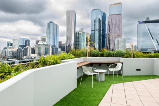 City Lights & Cozy Nights 2BR Retreat with a View - Melbourne - 0