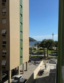 Apto com vaga na garagem, frente praia, tudo perto - Santos - 3