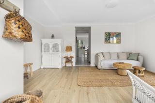 Bright Coastal Townhouse with BBQ & Courtyard - Avoca Beach - 3