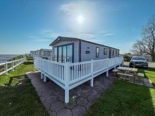 Beautiful Caravan With Stunning Sea Views At Haven Hopton Ref 80001H - Great Yarmouth - 0