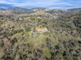 Yosemite Gateway Sleeps 18 - Coarsegold Villa near Bass Lake - Coarsegold - 6