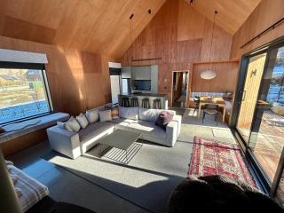 Cedarwood Retreat - Castle Hill Holiday Home - Castle Hill - 3